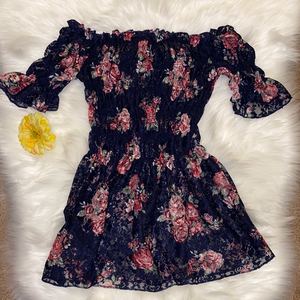 🌸3 FOR $13 🌸 Pretty Lace Peplum Top - Picture 2 of 5